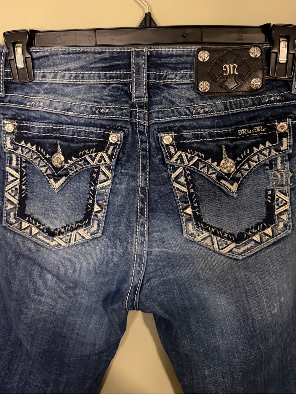 Gorgeous Y2K Miss Me Signature Capri Jeans With Embellished Pockets 21” Inseam
